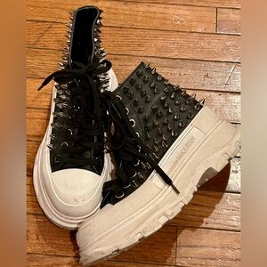 Mens Alexander McQueen Slick Tread Spiked High-Top Sneakers Black/White size 38
